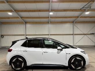 Vaurioauto  passenger cars Volkswagen ID.3 58kWh First MAX Panoramadak 150kW 2020/10