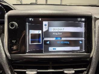 Peugeot 208 1.2VTi 60kW Clima Envy picture 17