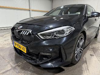 BMW 1-serie 118i 100kW Automaat Business Edition Plus picture 24