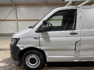 Volkswagen Transporter 2.0TDI 84kW L2H2 Highline picture 13