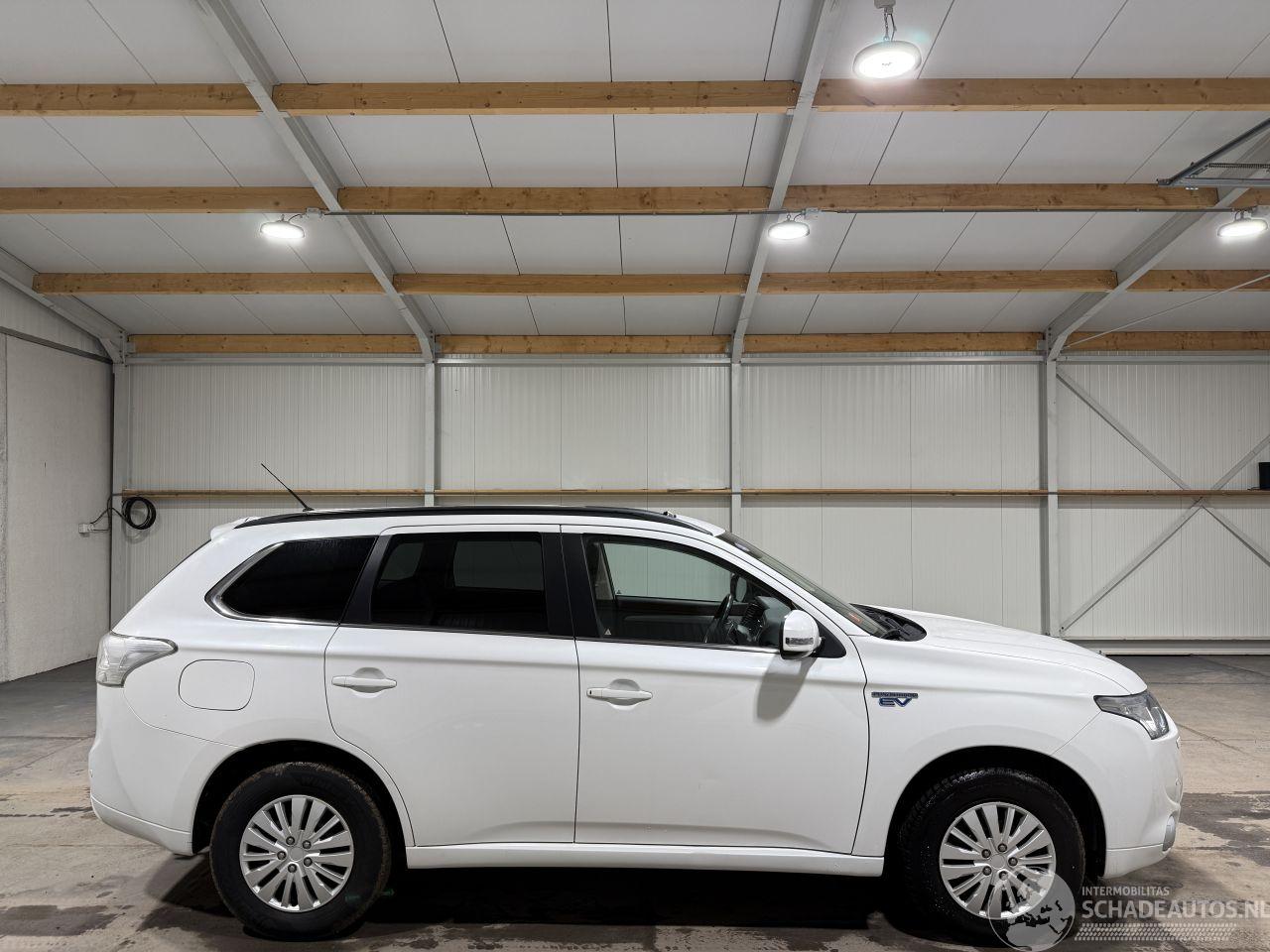 Mitsubishi Outlander 2.0PHEV 89kW AWD Automaat Instyle+ Schuifkanteldak