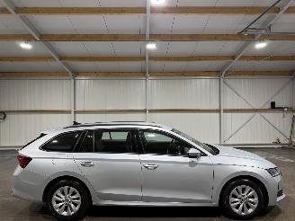 krockskadad bil auto Skoda Octavia 1.5TSI MHEV 85kW Automaat Business Edition 2024/10