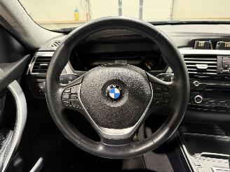 BMW 3-serie 318i 100kW Automaat Luxury Edition picture 16