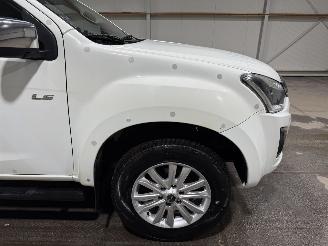 Isuzu D-Max 1.9d 120kW Automaat Extended Cab X-Country picture 16