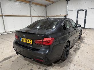 BMW 3-serie 320i 135kW Automaat Schuifkantel M Sport Edition picture 6