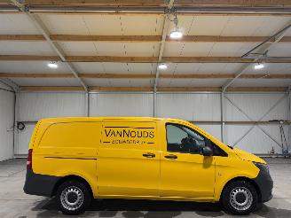 krockskadad bil bedrijf Mercedes Vito 111CDI 84kW Airco Navi Lang 2017/10