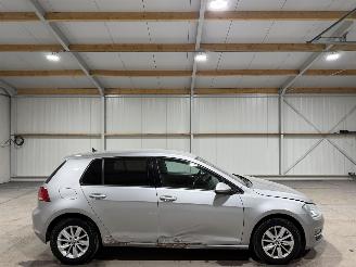 Vaurioauto  passenger cars Volkswagen Golf 1.2TSI 77kW Clima Navi Camera  Highline 2013/7