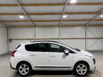 damaged passenger cars Peugeot 3008 1.6THP 115kW Automaat Active Pano 2013/4