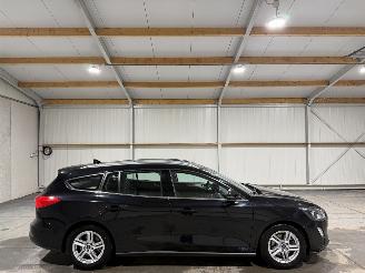 uszkodzony samochody osobowe Ford Focus 1.0EcoBoost 92kW Hybrid Trend Edition Business 2021/11