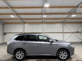 Damaged car Mitsubishi Outlander 2.0PHEV 89kW Automaat Executive Edition 2014/10
