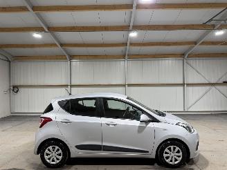skadebil auto Hyundai I-10 1.0i 49kW  i-Motion Clima Comfort 2017/1