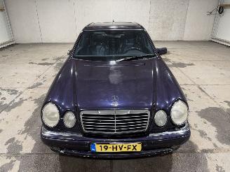 Mercedes E-klasse 5.5V8 260kW 55AMG picture 18