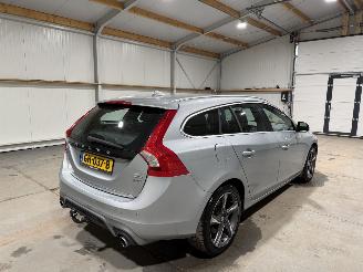 Volvo V-60 2.4D6 158kW AWD Plug-in Hybrid R-Design picture 6