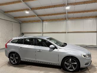 Volvo V-60 2.4D6 158kW AWD Plug-in Hybrid R-Design picture 2