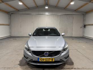 Volvo V-60 2.4D6 158kW AWD Plug-in Hybrid R-Design picture 4