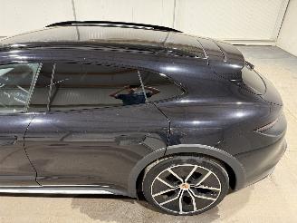 Porsche Taycan Cross Turismo 4 105kWh AWD 320kW Luchtvering Pano picture 34