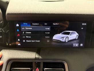 Porsche Taycan Cross Turismo 4 105kWh AWD 320kW Luchtvering Pano picture 39