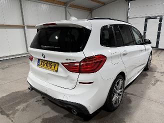BMW 2-serie 220i 141kW 7-Persoons   Automaat High Executive picture 6