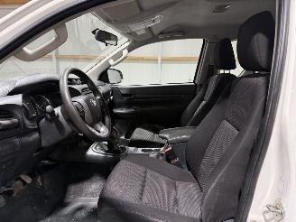 Toyota Hilux 2.4D-4D 110kW 4WD Cool Comfort picture 19
