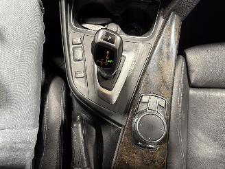 BMW 3-serie 320i 135kW Automaat Luxury Edition picture 21