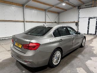 BMW 3-serie 320i 135kW Automaat Luxury Edition picture 5