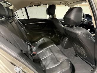 BMW 3-serie 320i 135kW Automaat Luxury Edition picture 23