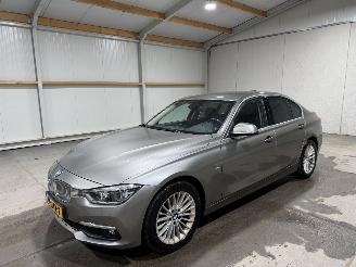 BMW 3-serie 320i 135kW Automaat Luxury Edition picture 9