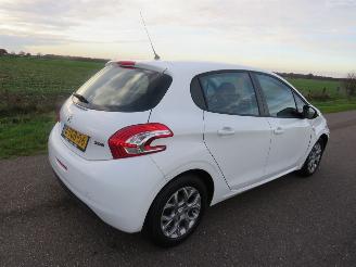 skadebil auto Peugeot 208 1.2 VTI 5drs Active Airco Navie   2013  Active Style 2013/9