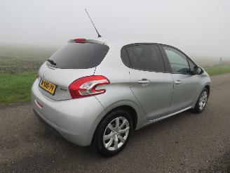Peugeot 208 1.2 VTI 82PK  126.000km Nap 5Drs Airco  2013 picture 15