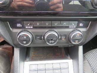 Skoda Octavia 1.2 TSi Greentech Active Edition  Camera Navigatie Clima Stoelverwarming picture 6