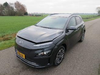 skadebil auto Hyundai Kona 39 kw Automaat Hybride  Elektrisch 2021  40.000km Camera Navigatie  stoelverwarmig  nieuwstaat 2021/9