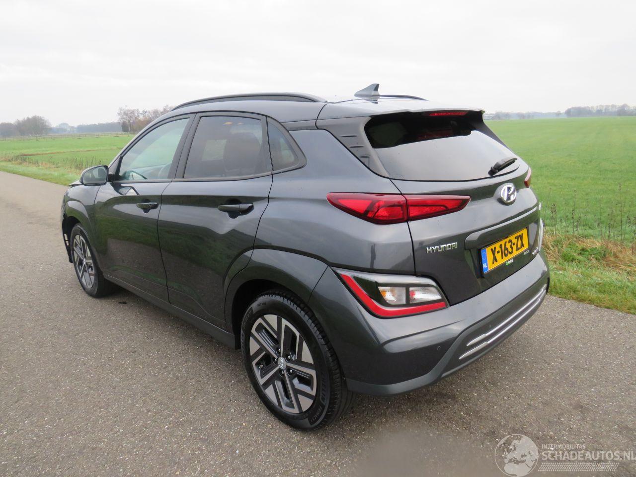 Hyundai Kona 39 kw Automaat Hybride  Elektrisch 2021  40.000km Camera Navigatie  stoelverwarmig  nieuwstaat