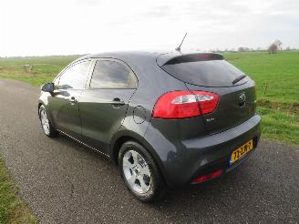 Vaurioauto  passenger cars Kia Rio Kia Rio 1.2 CVVT Design Edition 86pk Navigatie Airco  2013 5drs 2013/8