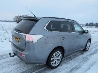 Unfallwagen Mitsubishi Outlander 2.0 PHEV Automaat Elektrisch/ Benzine 4x4 Instyle 170.000km nap  [ top topstaat 2014/8