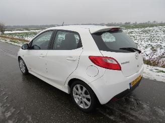 damaged passenger cars Mazda 2 1.3  GT M Line Benzine/ Lpg  2011-09  Parkeerschade 2011/9