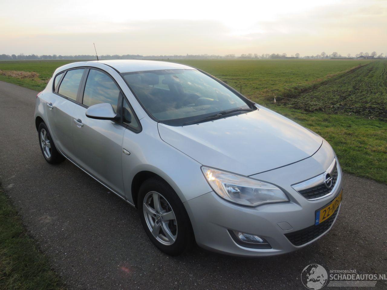 Opel Astra 1.4  156.000km nap Airco  5drs Airco 2010