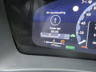 Toyota C-HR 1.8 Automaat Hybride Benzine Elektrische 17.000km 2024 Camera stoelverwaming navigatie picture 4