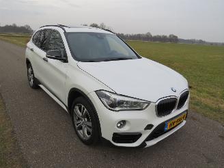 BMW X1 X DRIVE20I 192pk Automaat 150.000km nap 4x4 Camera  leer  jeep  2016  nieuwstaat picture 16