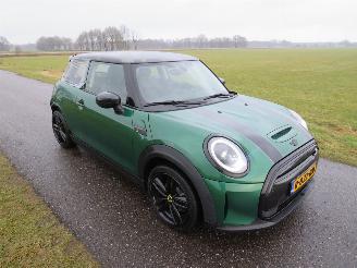 skadebil auto Mini Electric Mini Electric SE  49.000km nap Automaat camera navigatie leer stoelverwarming  2021 2021/11