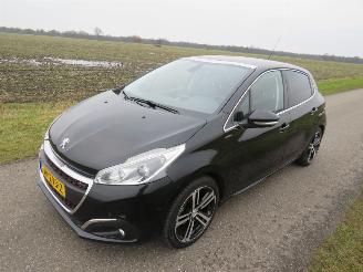skadebil auto Peugeot 208 1.2 110pk GT Line  5Drs 82.000km nap Leer Camera Navigatie  2016 topstaat 2016/11