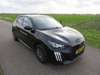 krockskadad bil auto Peugeot 208 1.2 Pure Tech 100 Allure  3.000km  splinter nieuw  5drs Camera Leer Sport stoelen 2025 2025/3