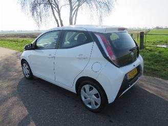Toyota Aygo 1.0 VVT-I X Play  Airco navigatie achter uit camera 2015 picture 1