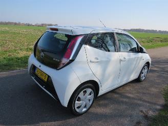 skadebil auto Toyota Aygo 1.0 VVT-I X Play  Airco navigatie achter uit camera 2015 2015/11