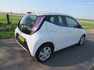 Toyota Aygo 1.0 VVT-I X Play  Airco navigatie achter uit camera 2015 picture 15