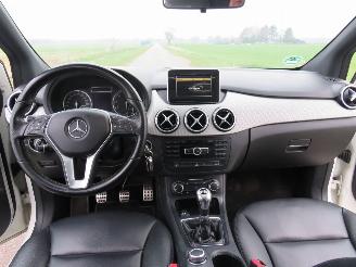 Mercedes B-klasse 1.8 122pk  Avangarde Euro 6 159.000km Orgineel  mpv Leer Navigatie Stoelverwarming picture 2