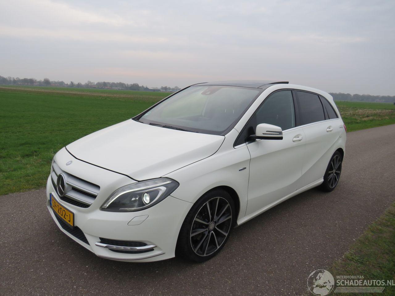 Mercedes B-klasse 1.8 122pk  Avangarde Euro 6 159.000km Orgineel  mpv Leer Navigatie Stoelverwarming