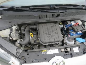 Volkswagen Up! 1.0 Take up  5drs 60pk Airco  parkeerschade bumper 2015 Euro 6 picture 13