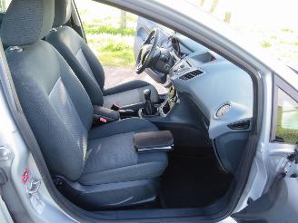 Ford Fiesta 1.2 Limited 2010-11 Airco 5 Drs  PARKEERSCHADE picture 4