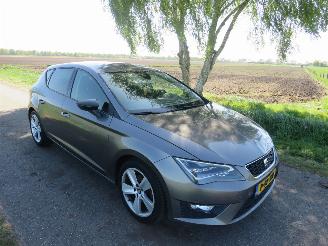 skadebil auto Seat Leon FR 14 TSi  5Drs 125pk Sport  2015  [ topstaat  euro 6 2015/9