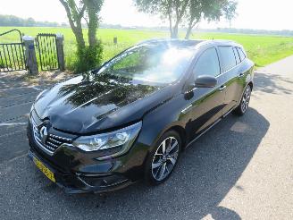 skadebil auto Renault Mégane 1.6 DCI BOSE EXCLUSIEF 131PK 202.000KM NAP 2017 2017/10